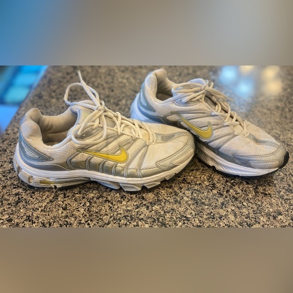 Nike Shoes - Nike Tennis Shoes